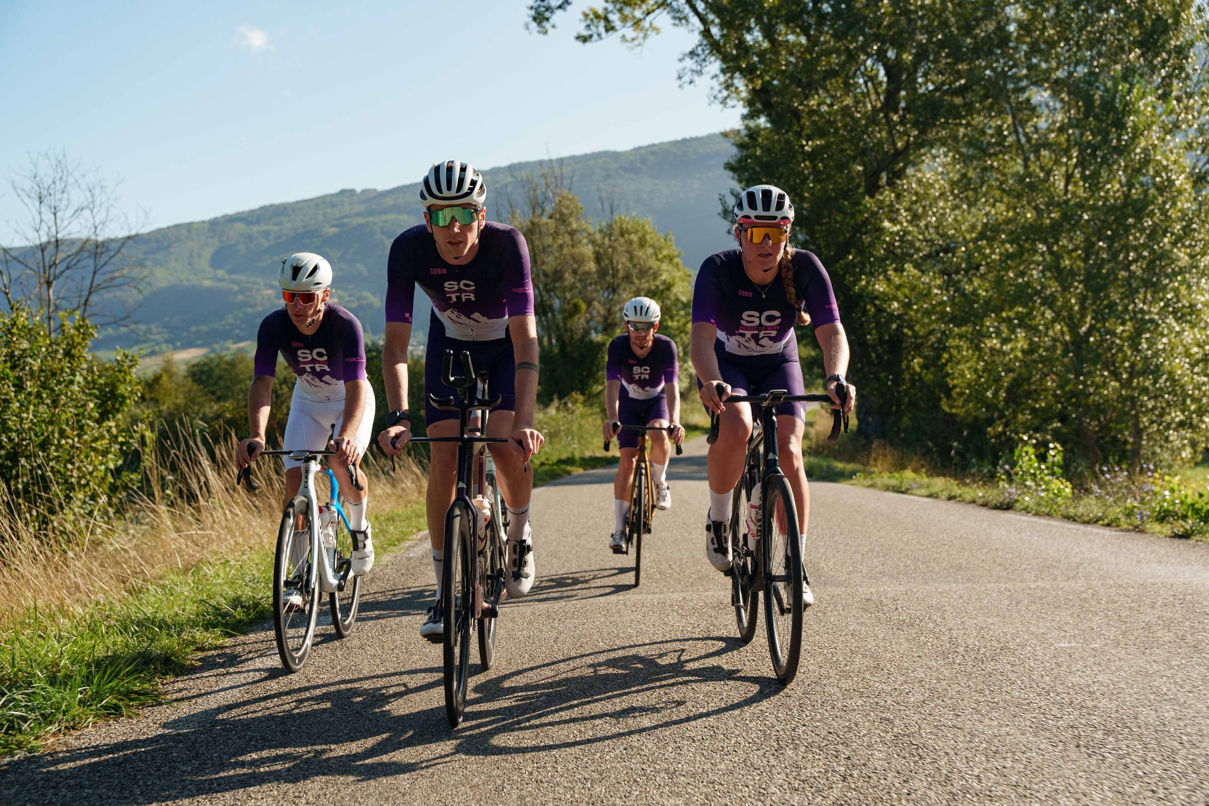 Quatre coureurs SCTR côte à côte en sortie club